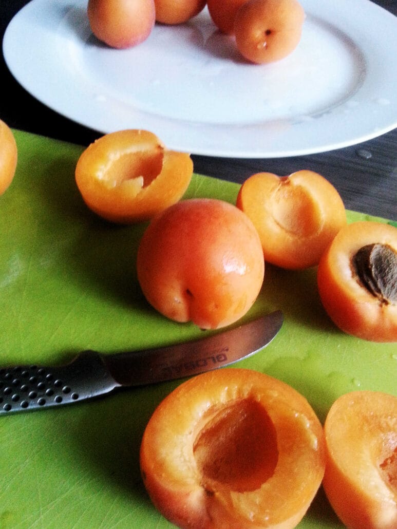 Oranje hapje, abrikoos met geitenkaas en ham