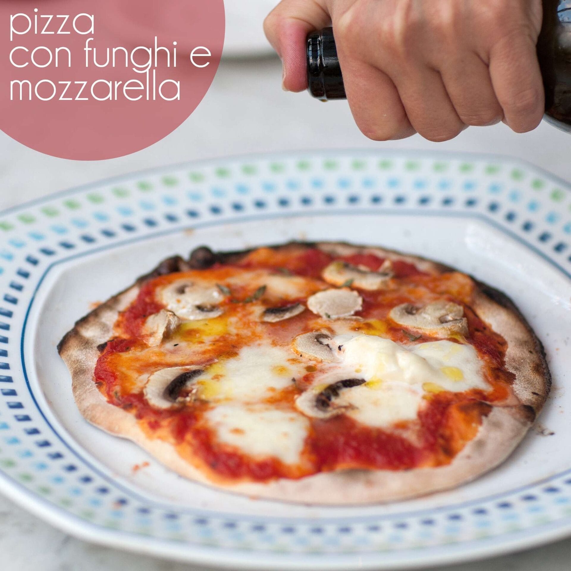 Pizza, zelf gemaakt in een steenoven