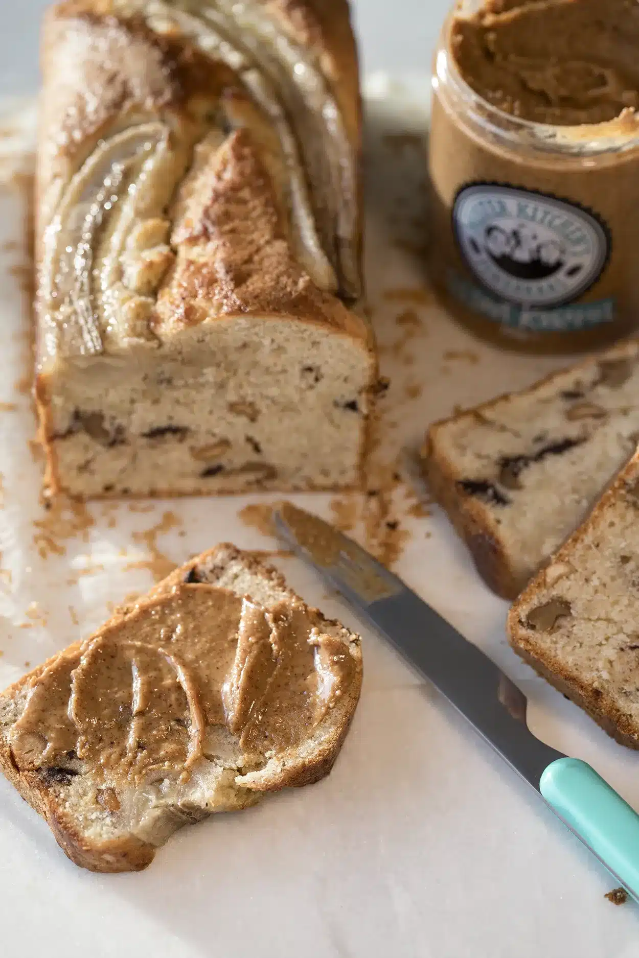 Bananenbrood recept – makkelijk en gezond bananenbrood met een likje pindakaas