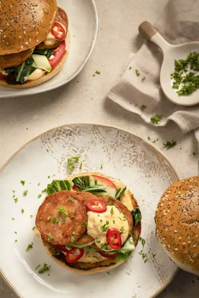 broodje grillworst met homemade Joppiesaus